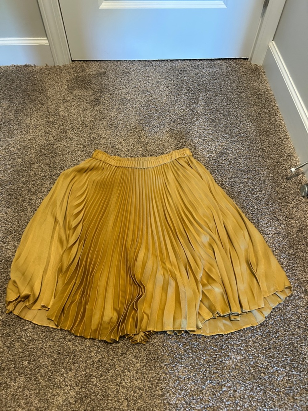 Club Monaco Mustard Yellow Pleated Skirt